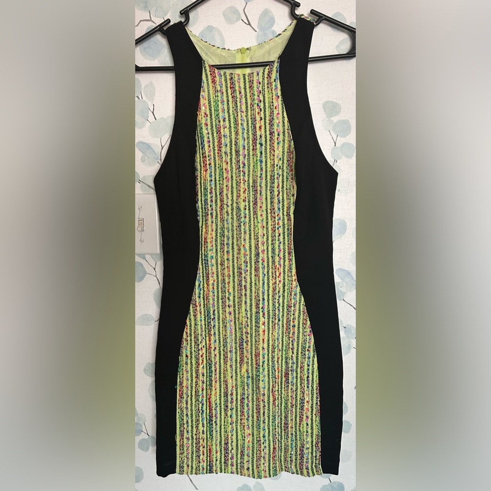 *NWT* SLEEVELESS COLORFUL MINI DRESS